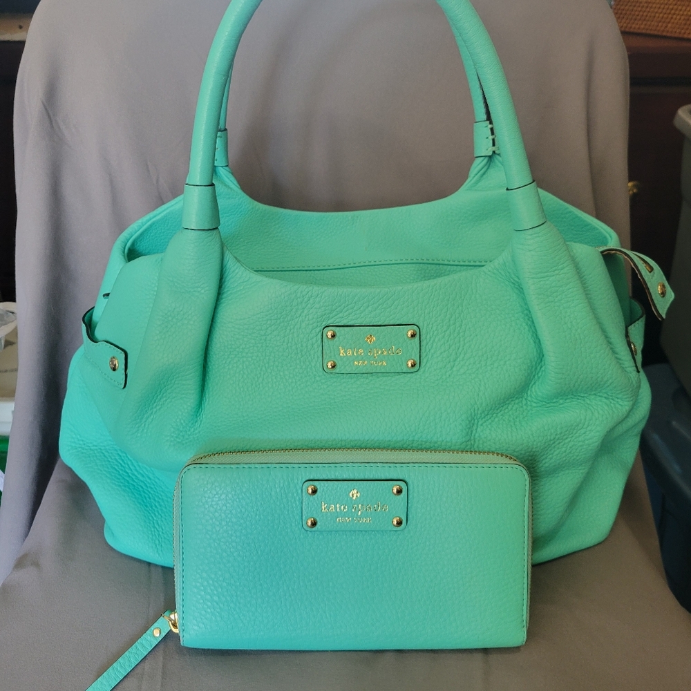 KATE SPADE NY Leather handbag w/matching wallet wallet is NWOT tan inside.